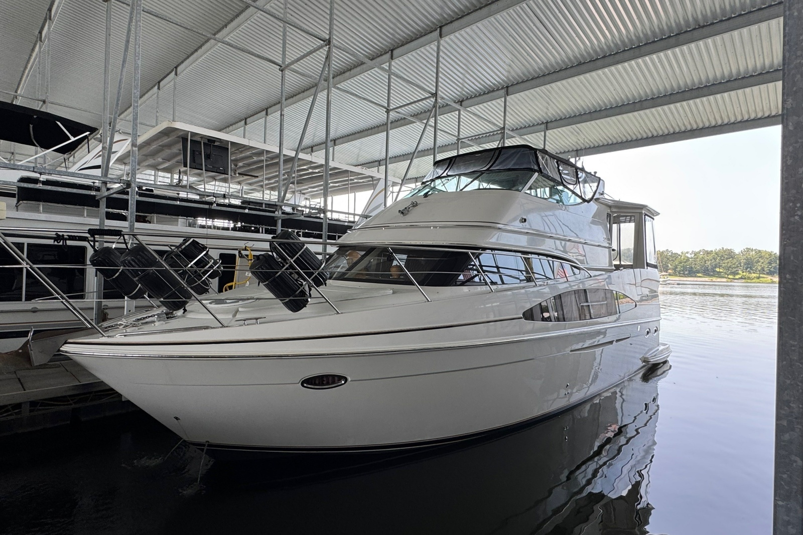 2004 Carver 466 Motor Yacht