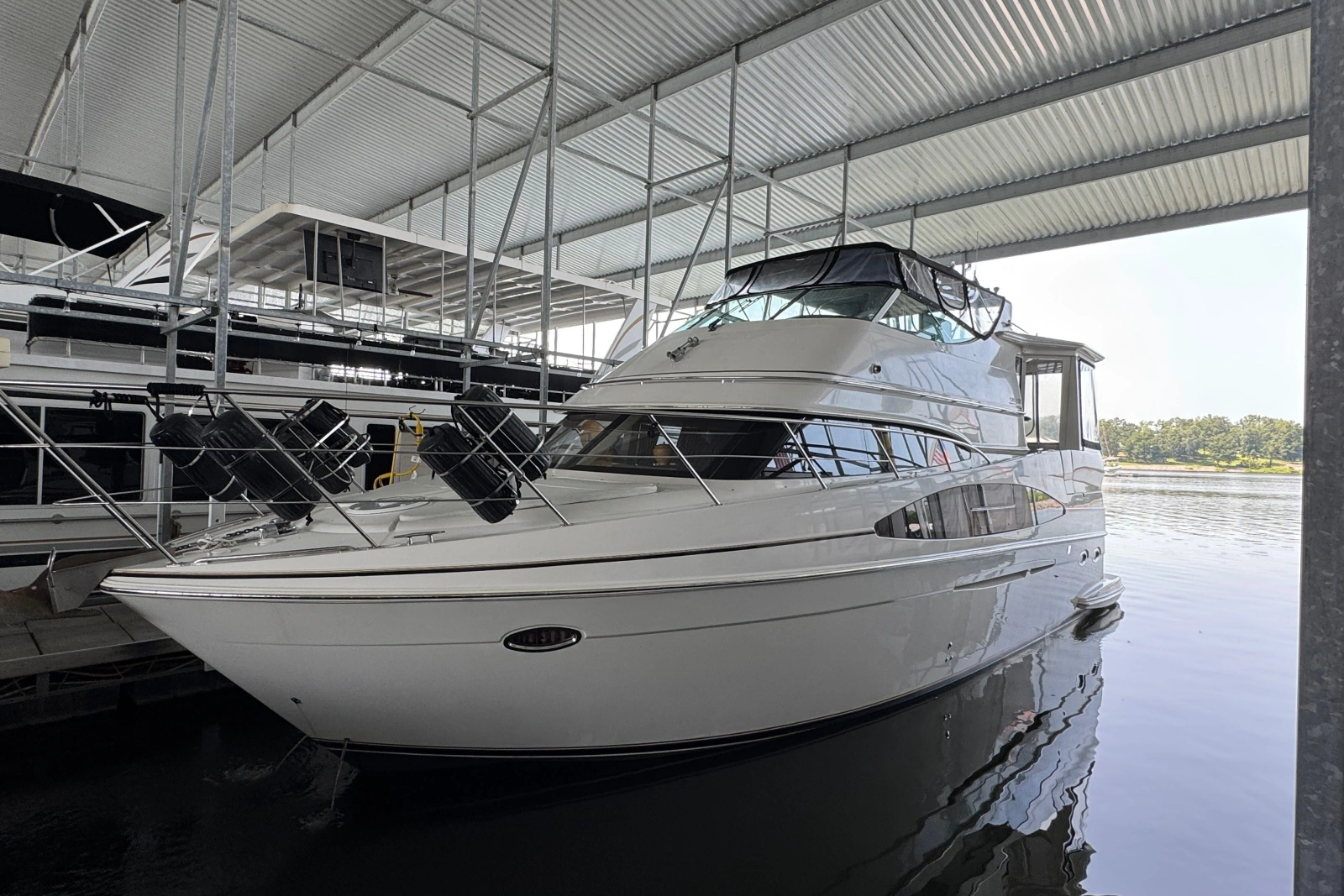 2004 Carver 466 Motor Yacht