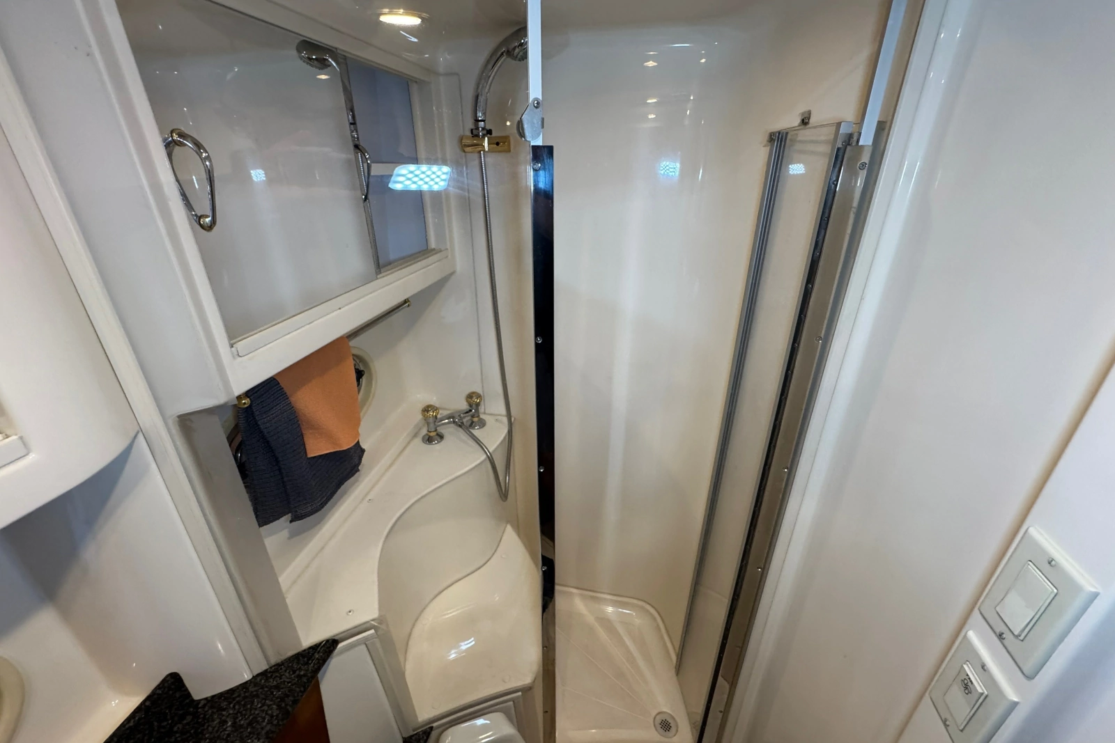 2004 Carver 466 Motor Yacht