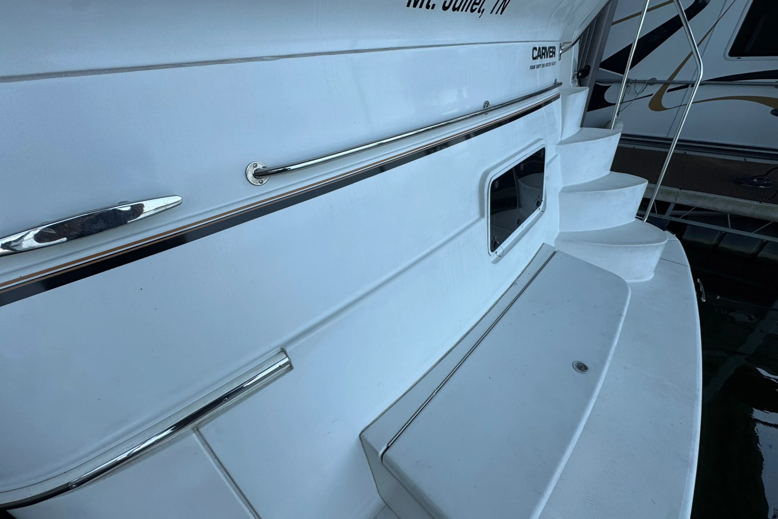 2004 Carver 466 Motor Yacht