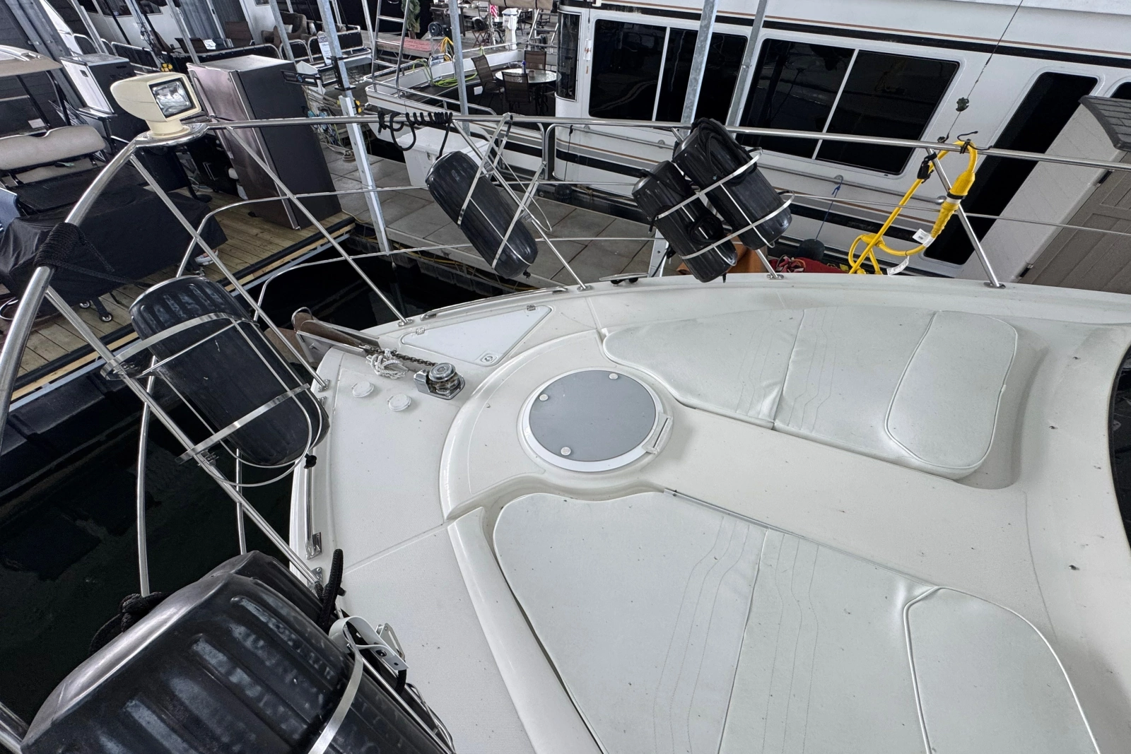 2004 Carver 466 Motor Yacht