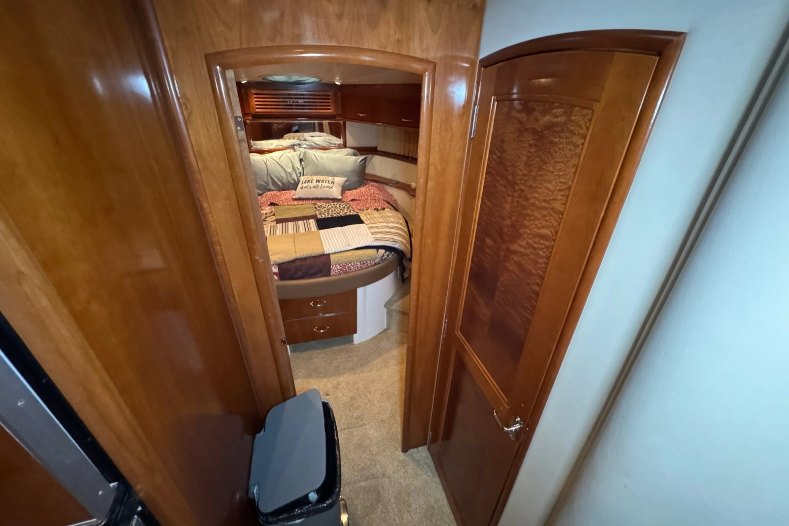 2004 Carver 466 Motor Yacht