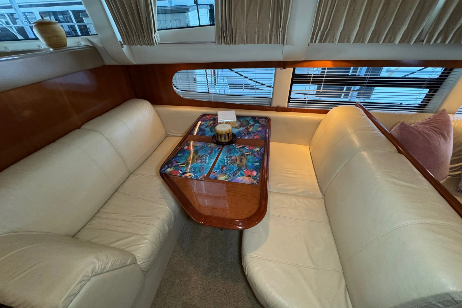 2004 Carver 466 Motor Yacht