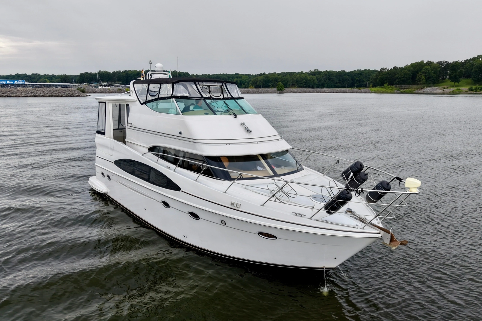 2004 Carver 466 Motor Yacht