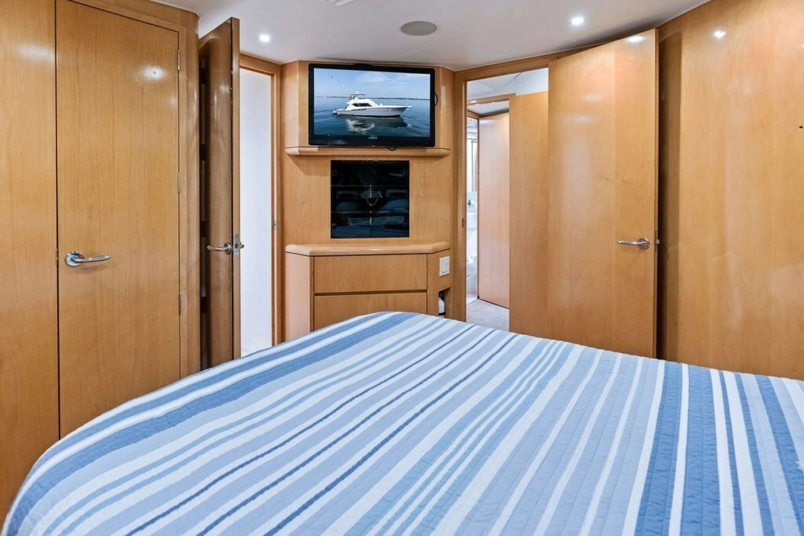 1999 Hatteras 60 Convertible