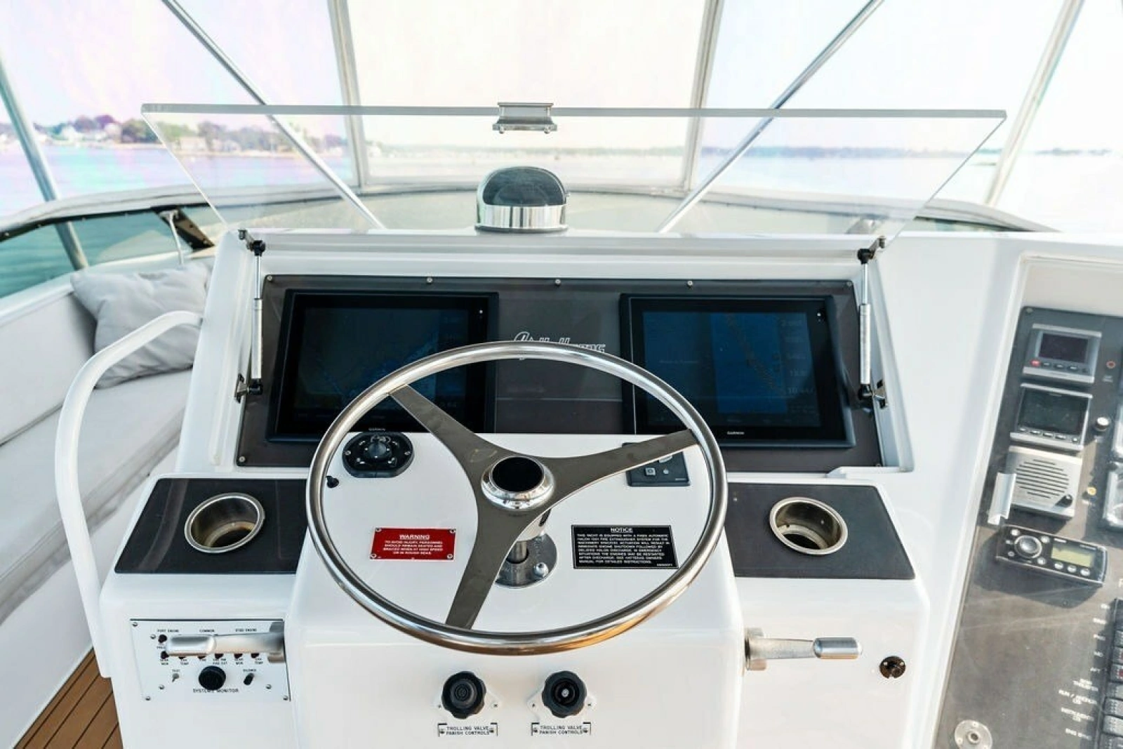 1999 Hatteras 60 Convertible