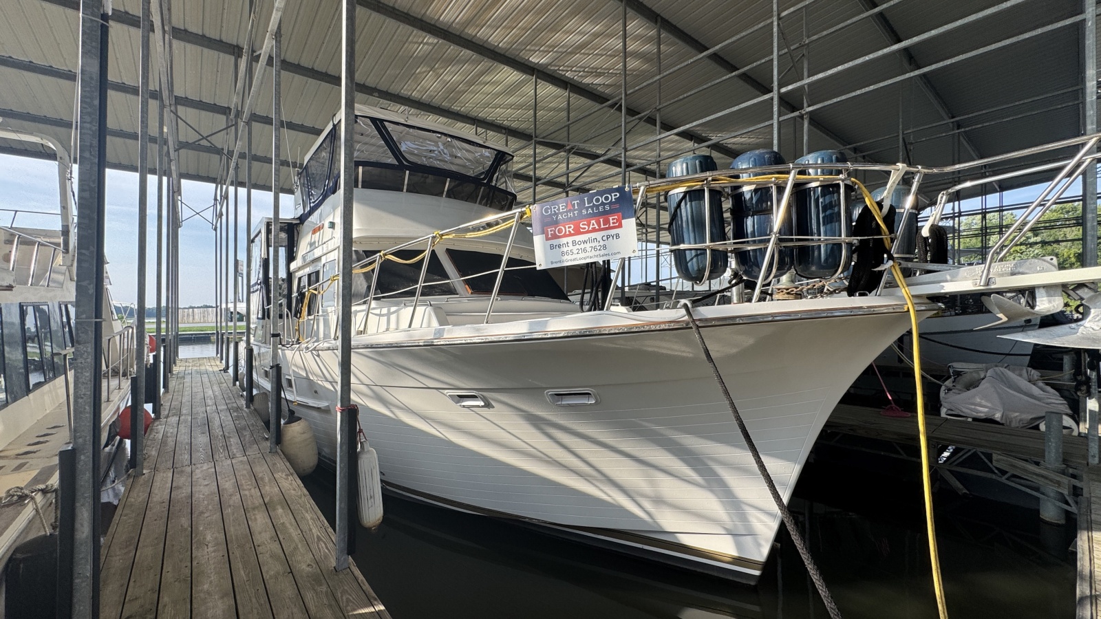 Exterior Starboard Side Profile