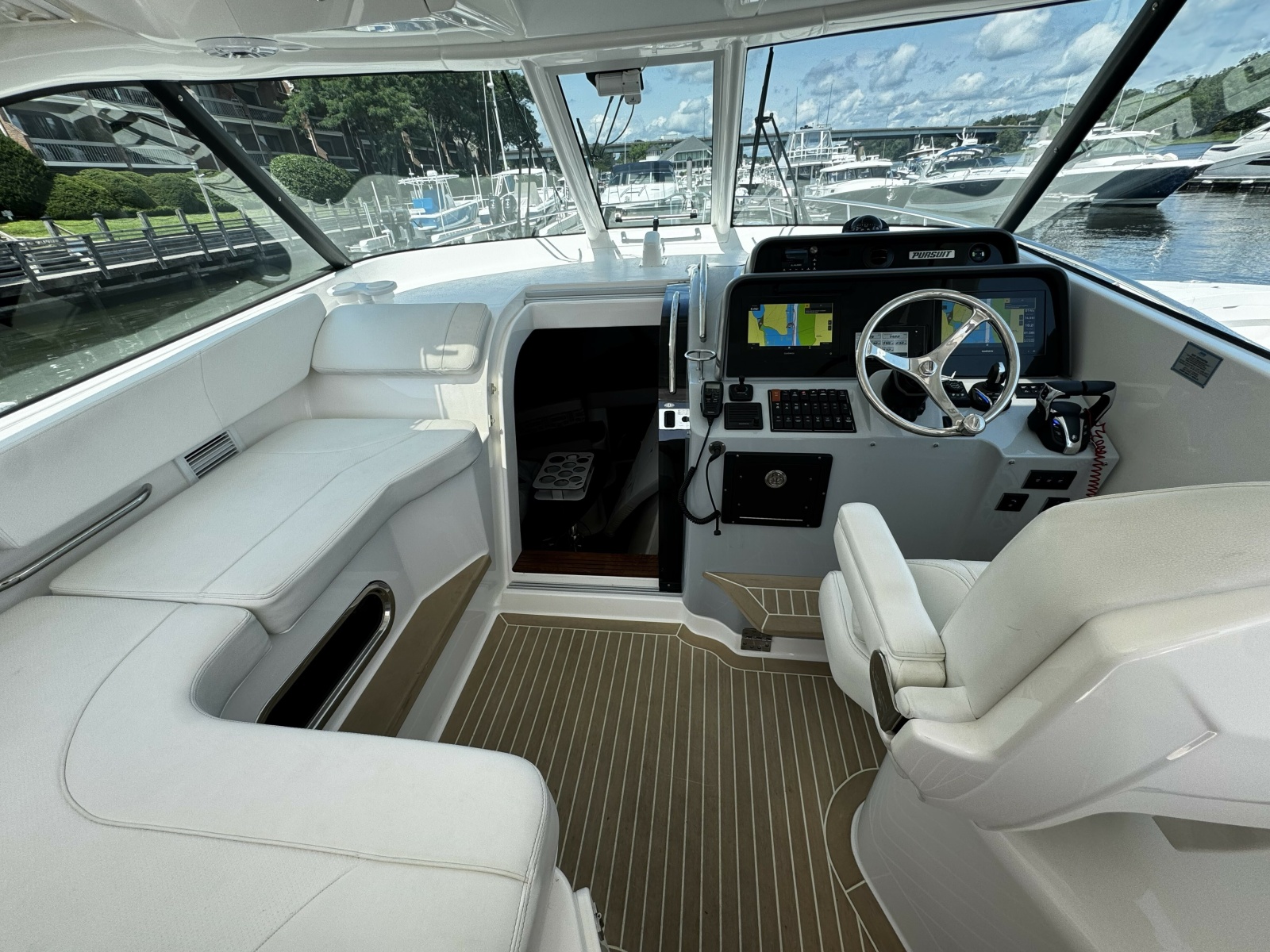 2022 Pursuit OS 385 Offshore