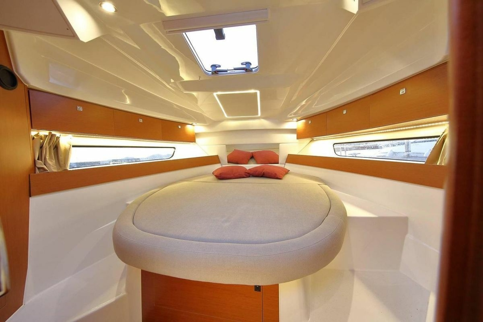 2024 Jeanneau NC WEEKENDER 895