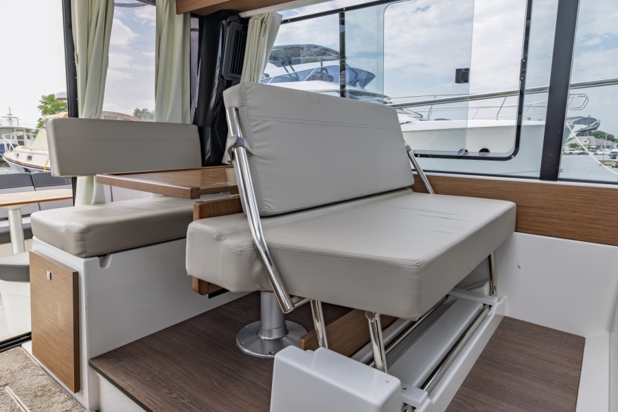 2023 Jeanneau NC 1095 Weekender
