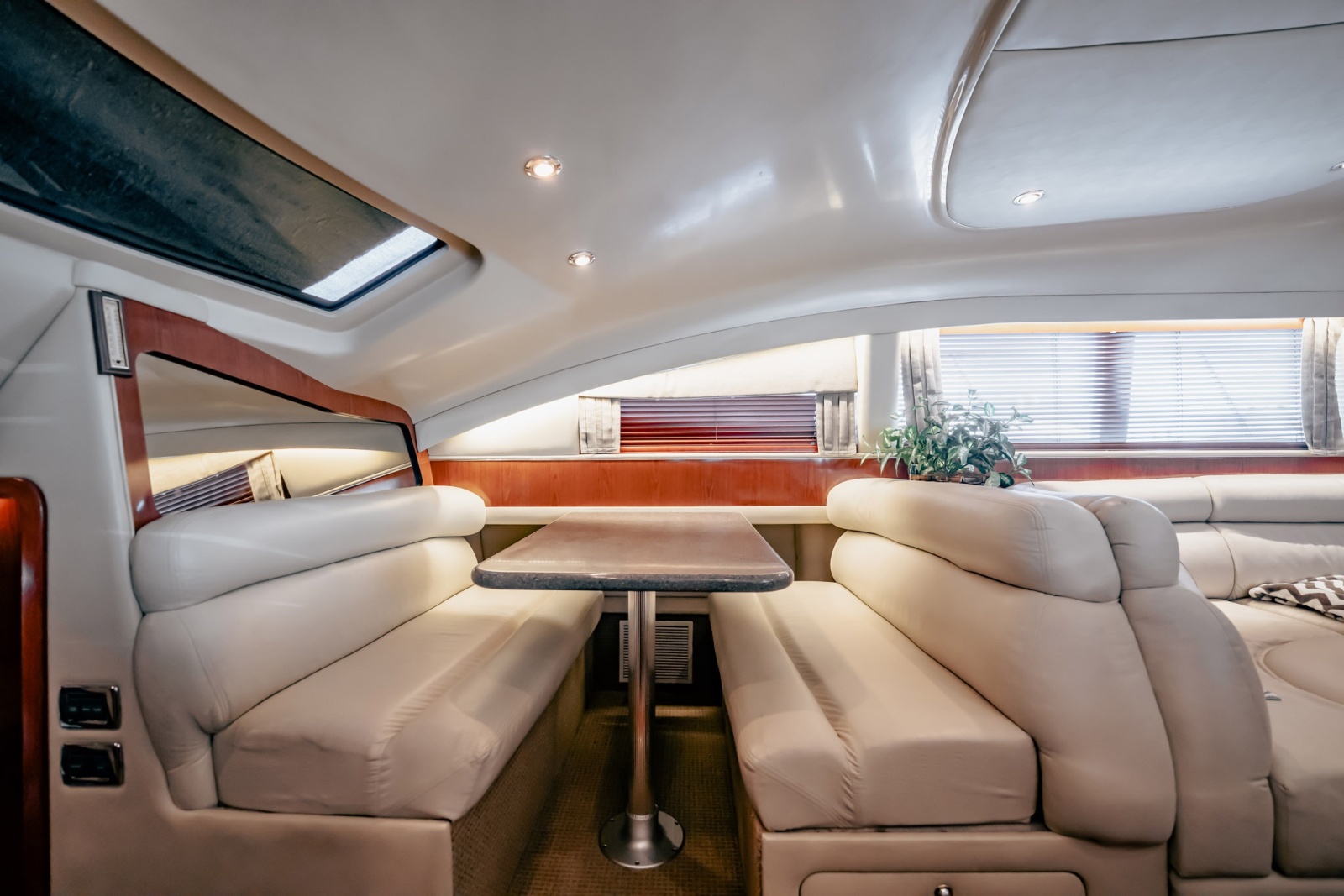 2002 Sea Ray 480 Motor Yacht