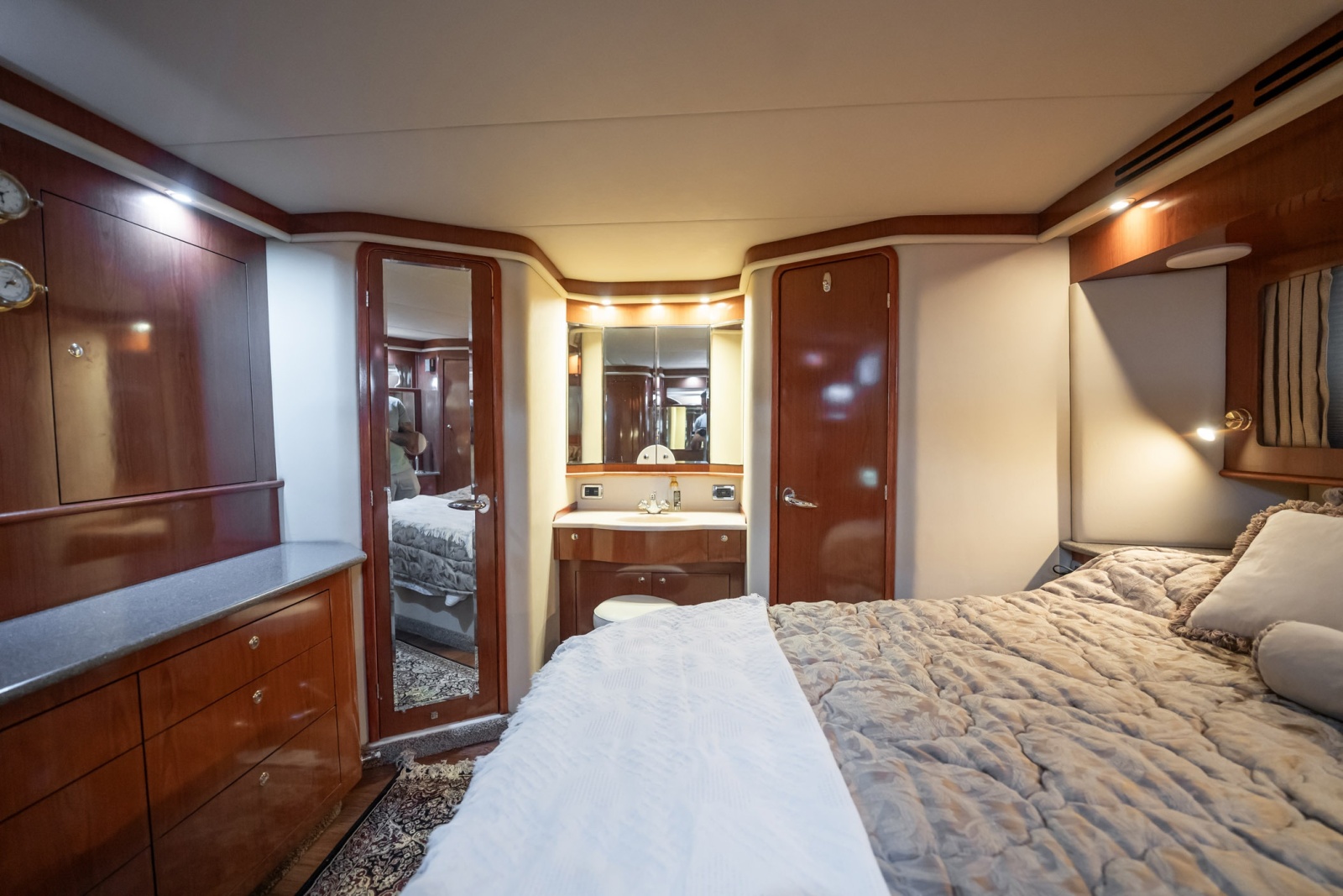 2002 Sea Ray 480 Motor Yacht