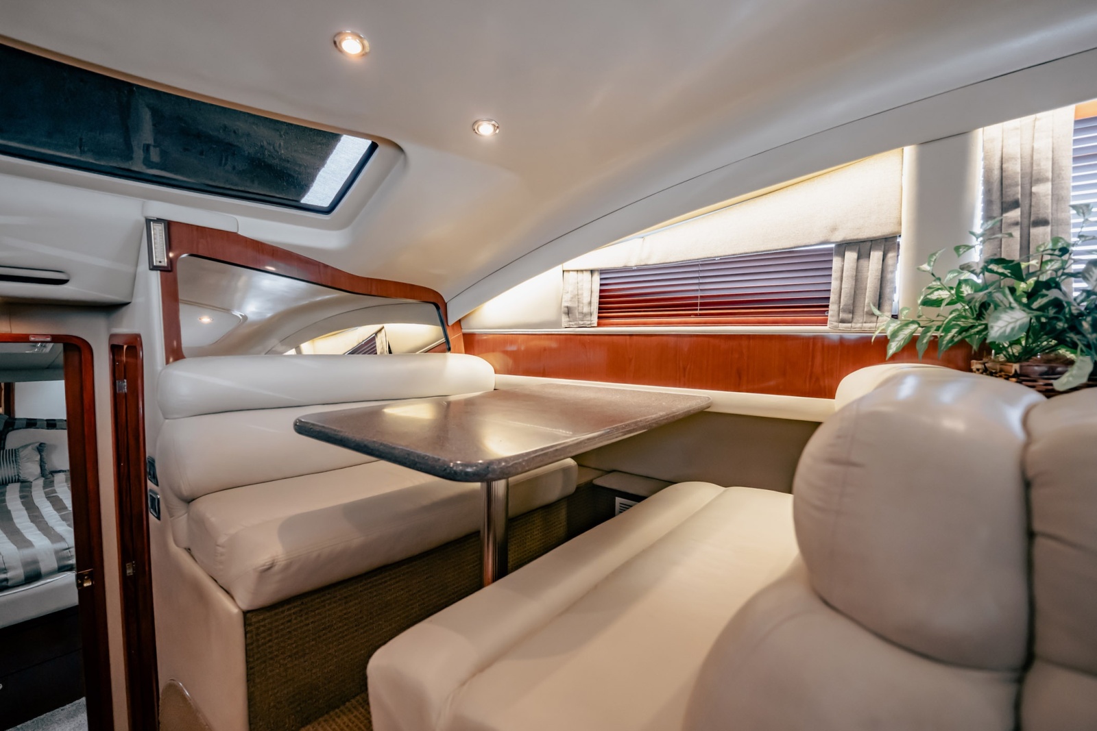 2002 Sea Ray 480 Motor Yacht
