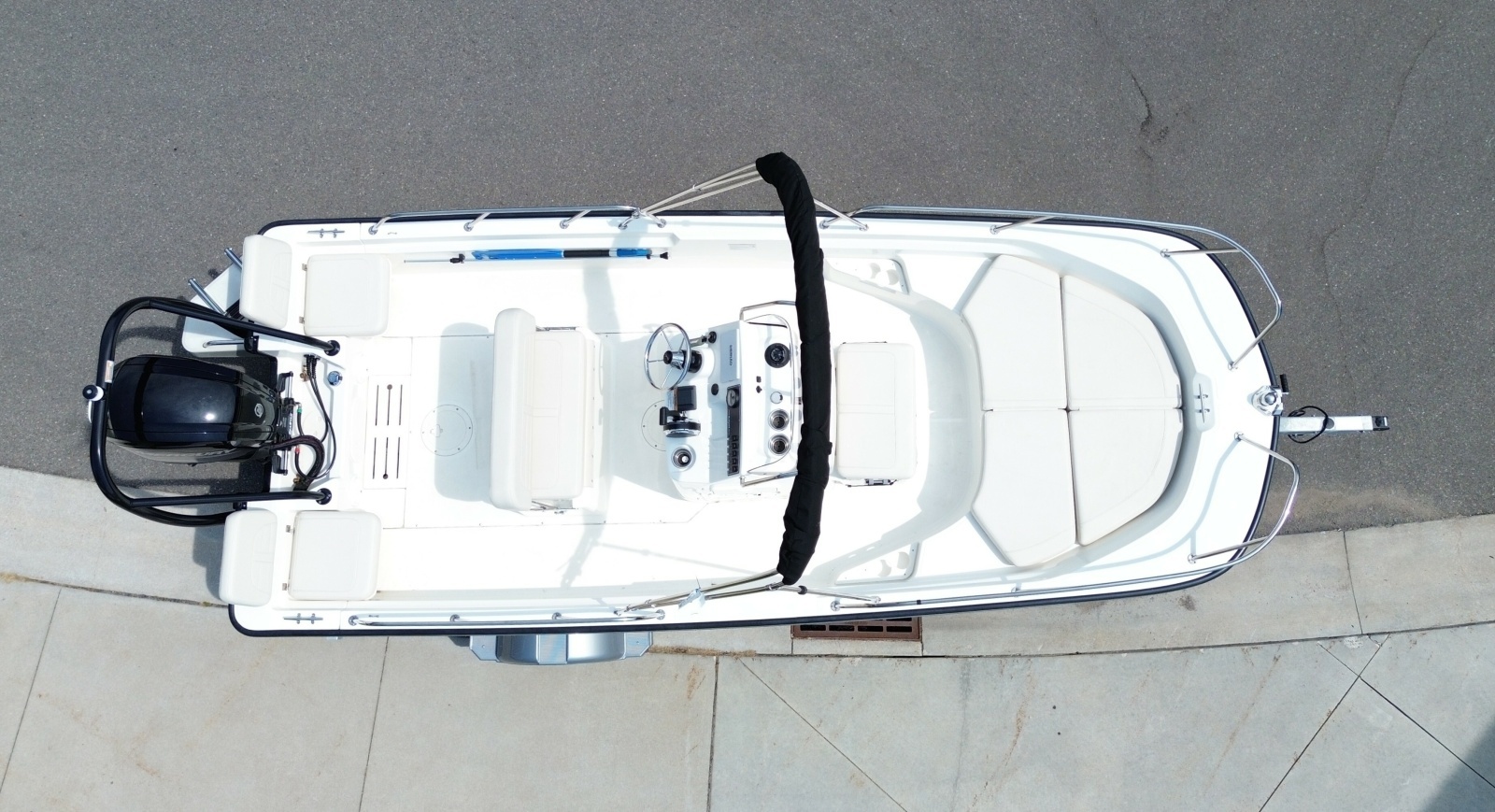 17ft Boston Whaler Yacht For Sale