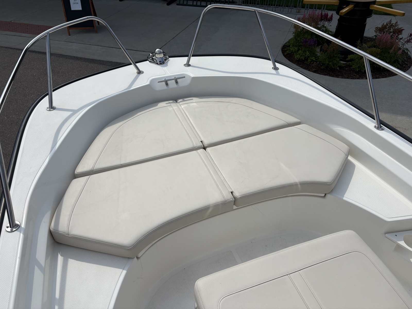 17ft Boston Whaler Yacht For Sale
