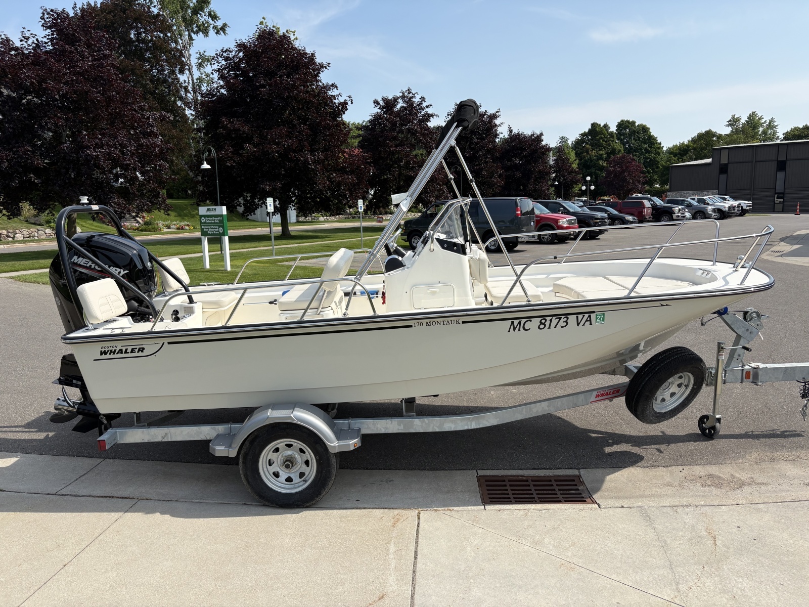 17ft Boston Whaler Yacht For Sale