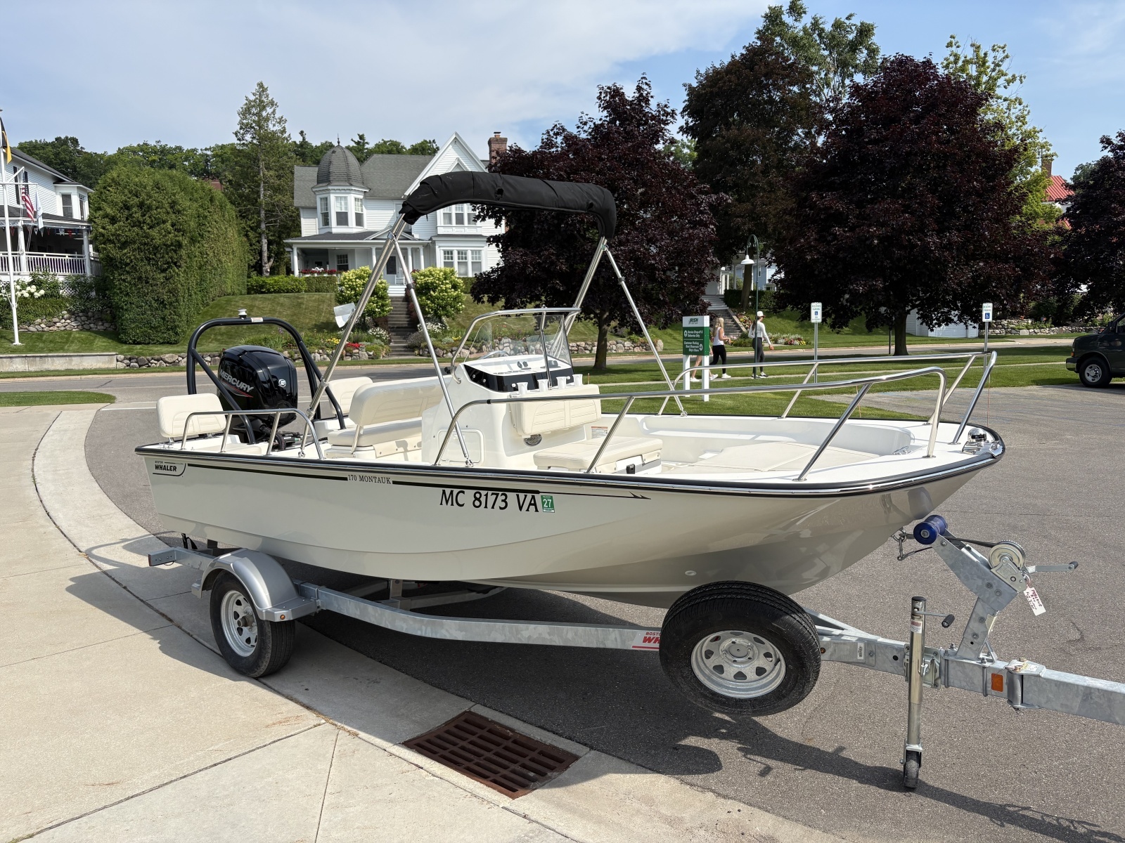 17ft Boston Whaler Yacht For Sale