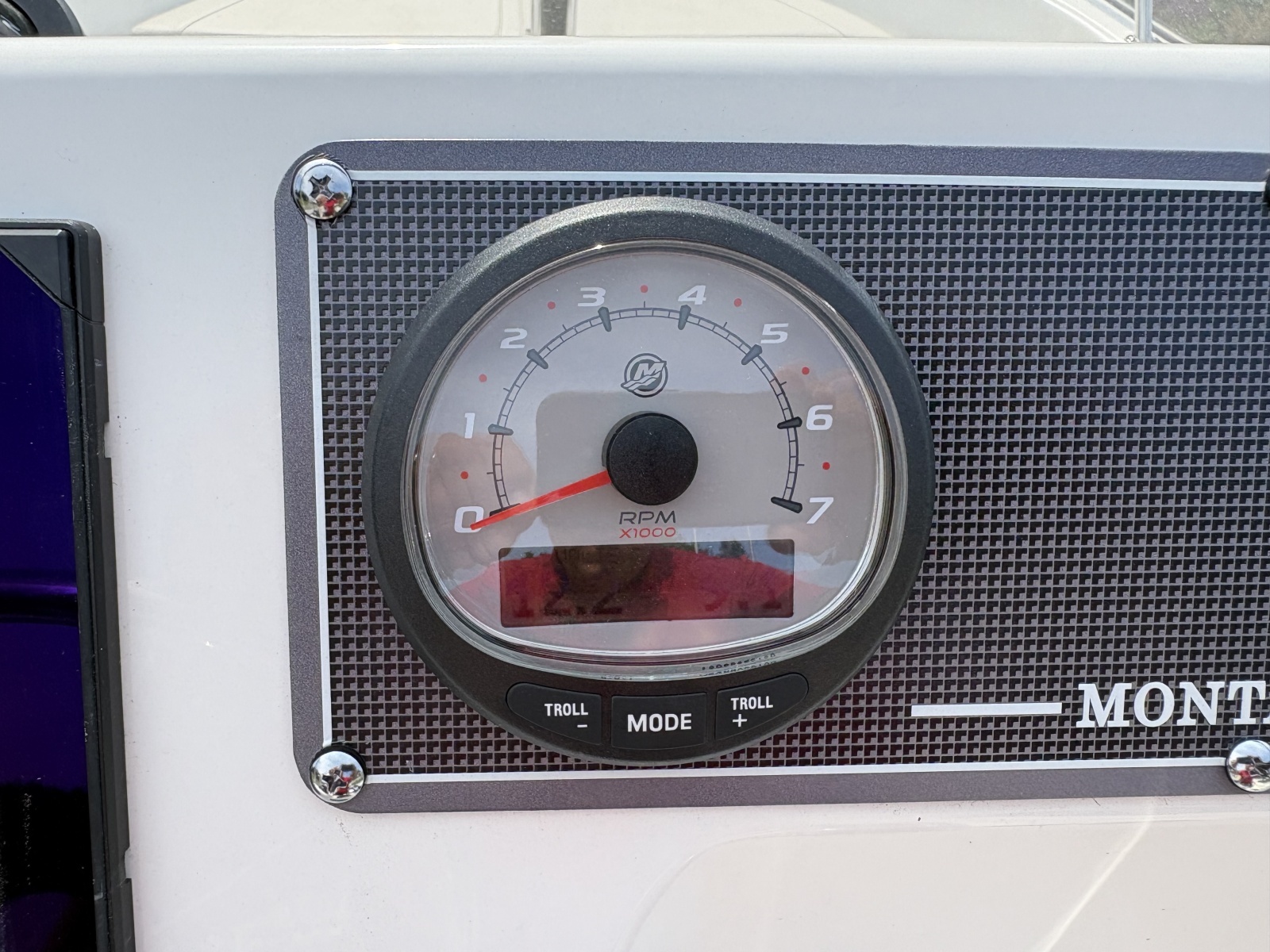 17ft Boston Whaler Yacht For Sale