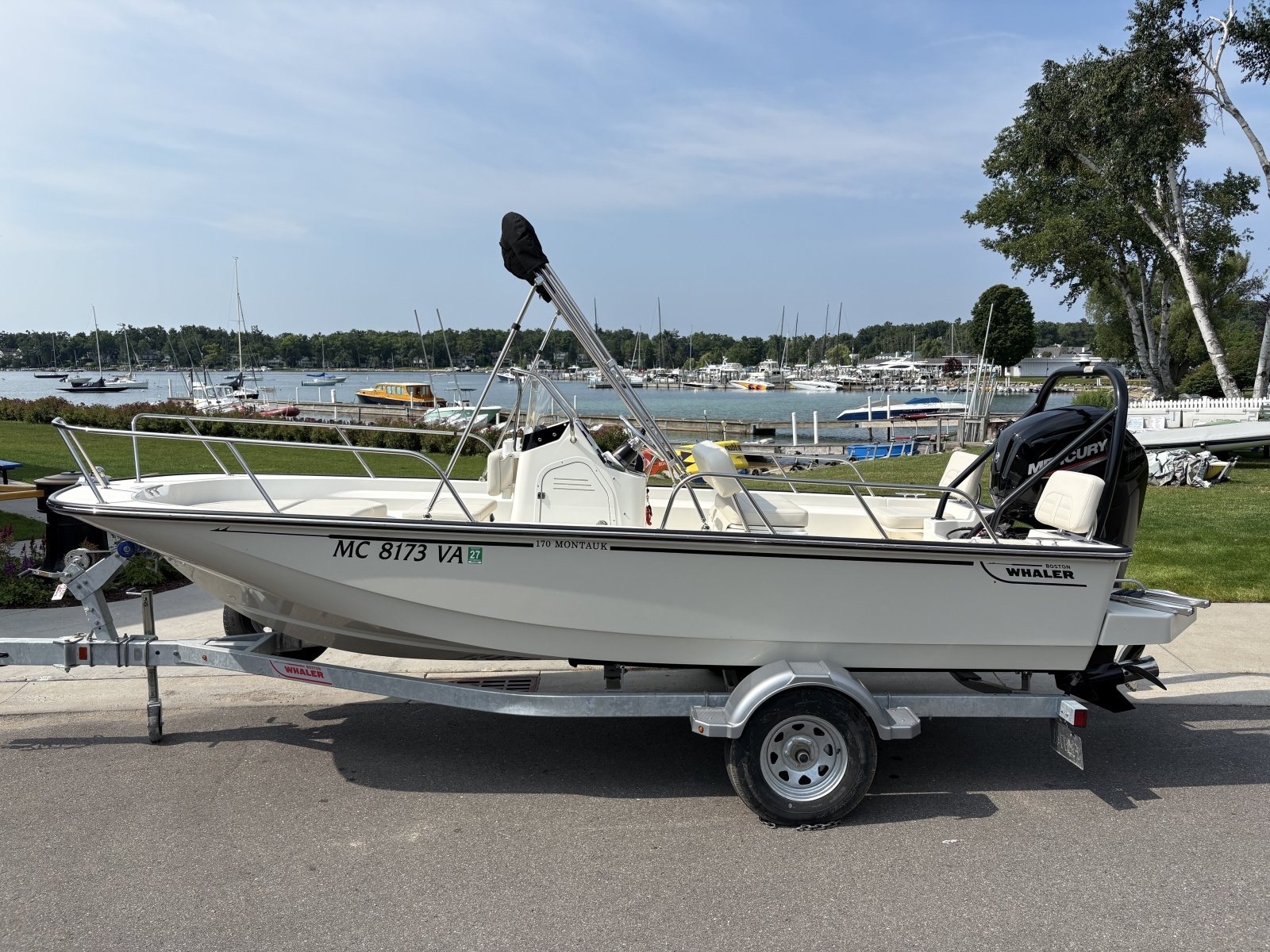 17ft Boston Whaler Yacht For Sale