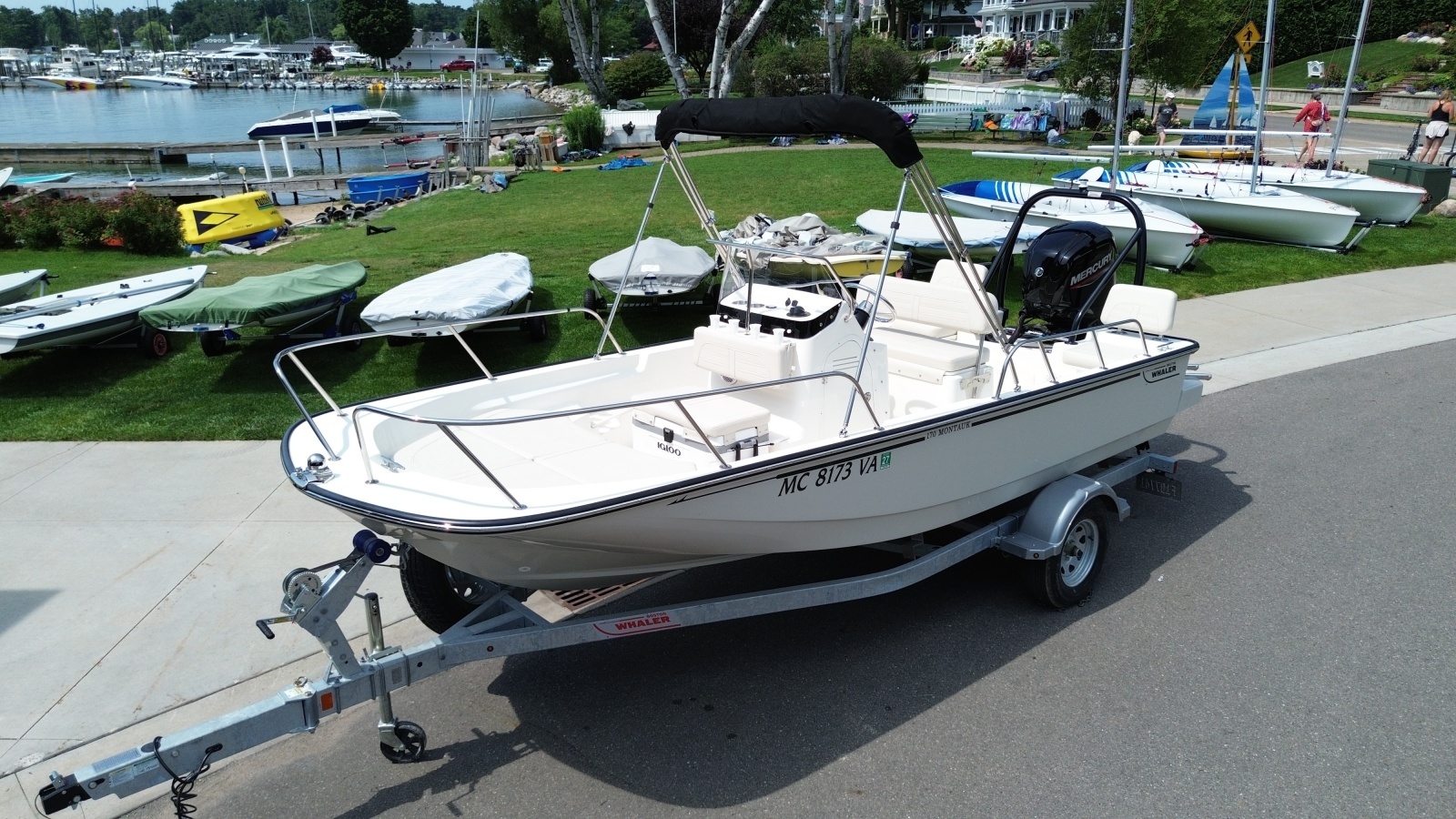 17ft Boston Whaler Yacht For Sale