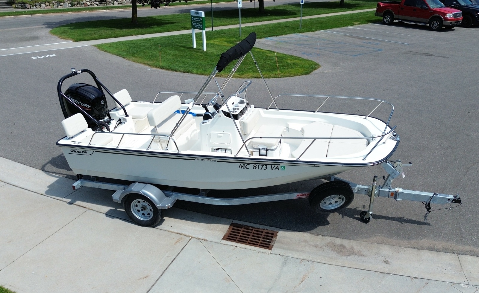 17ft Boston Whaler Yacht For Sale