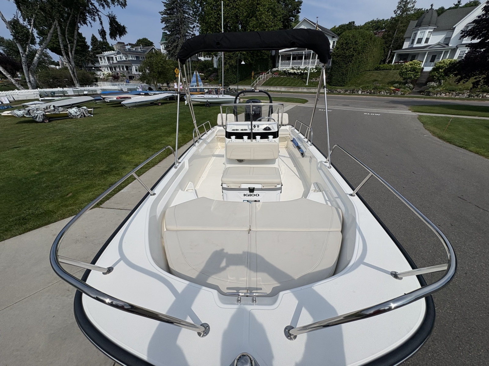 17ft Boston Whaler Yacht For Sale