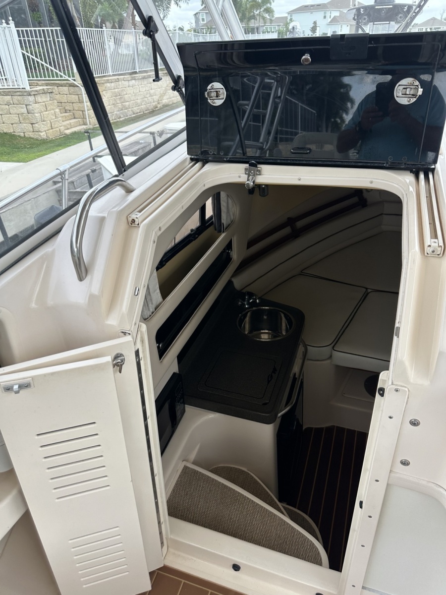 2006 Grady-White 300 Marlin