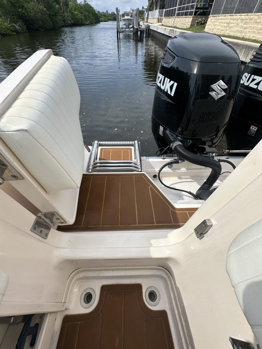 2006 Grady-White 300 Marlin