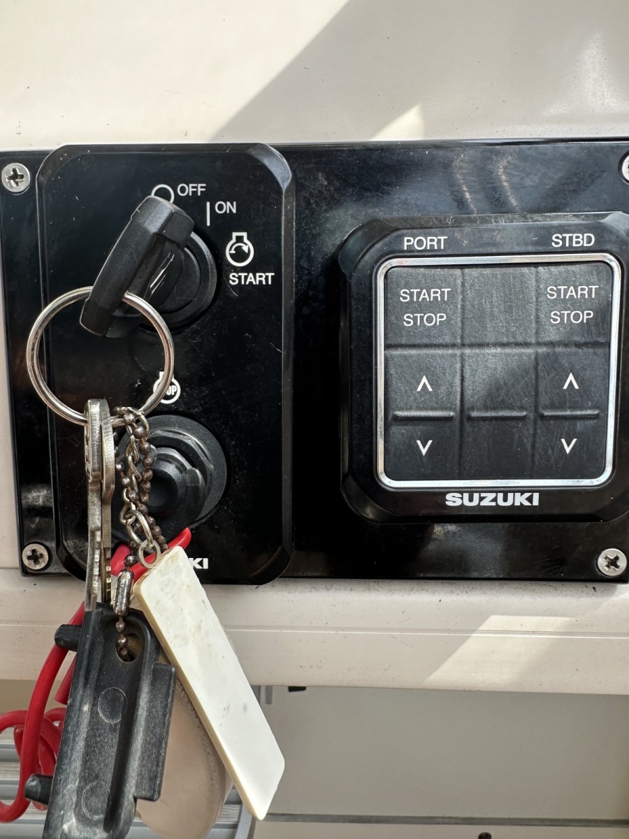 2006 Grady-White 300 Marlin