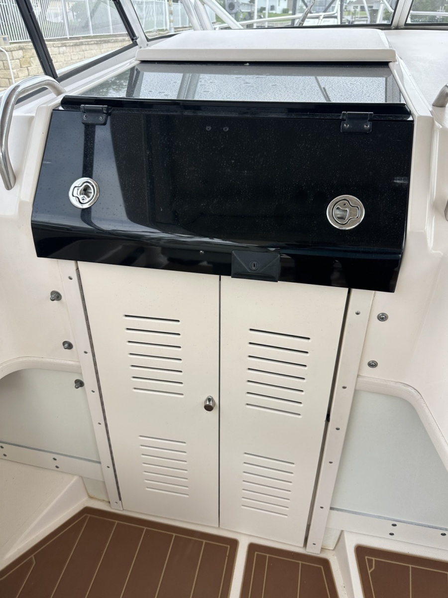 2006 Grady-White 300 Marlin