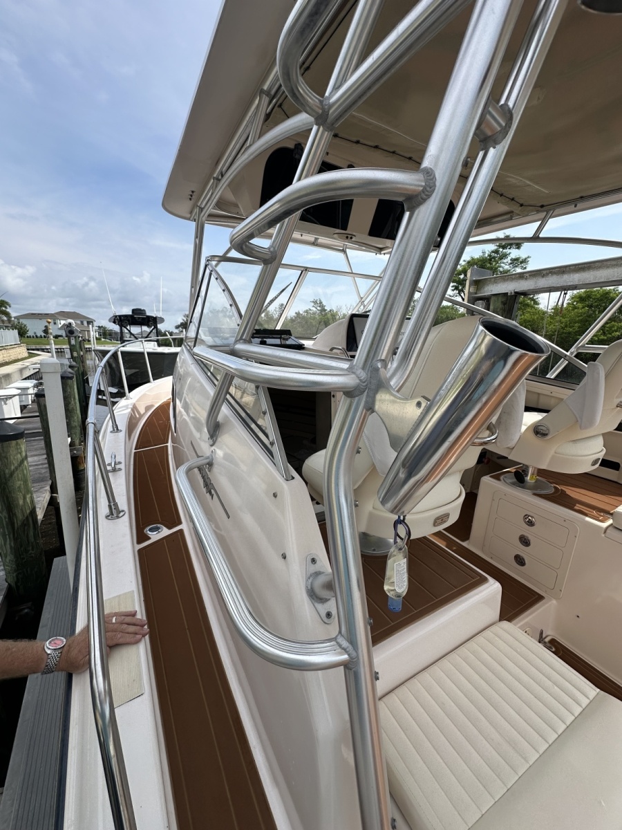 2006 Grady-White 300 Marlin