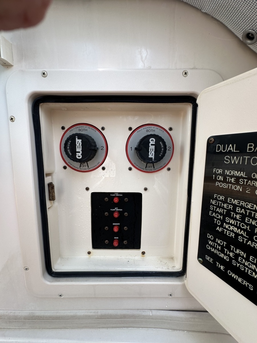 2006 Grady-White 300 Marlin