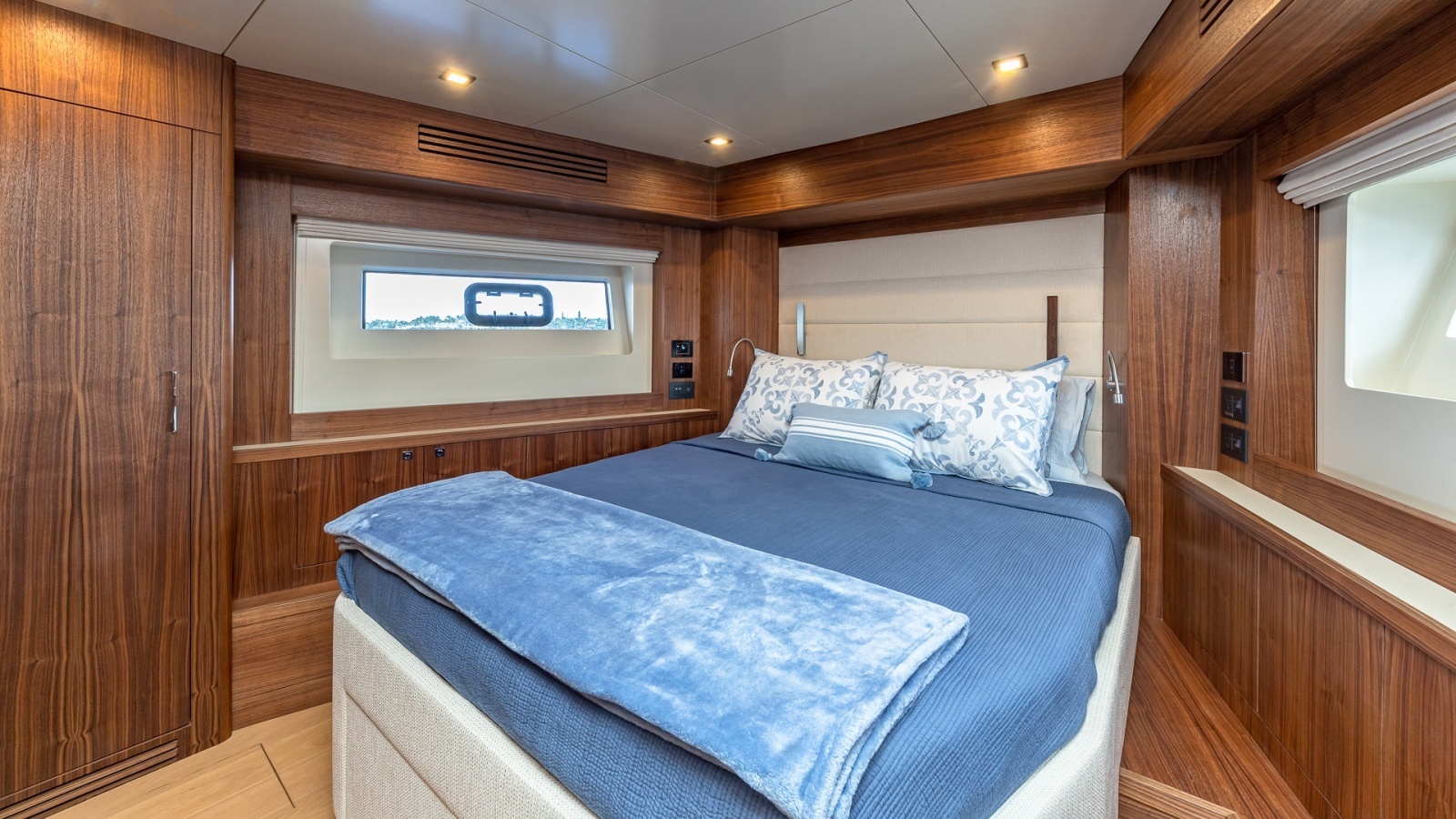 2023 Sirena Flybridge