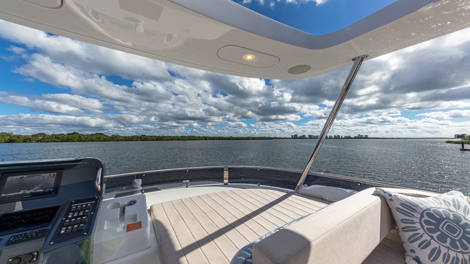 2023 Sirena Flybridge