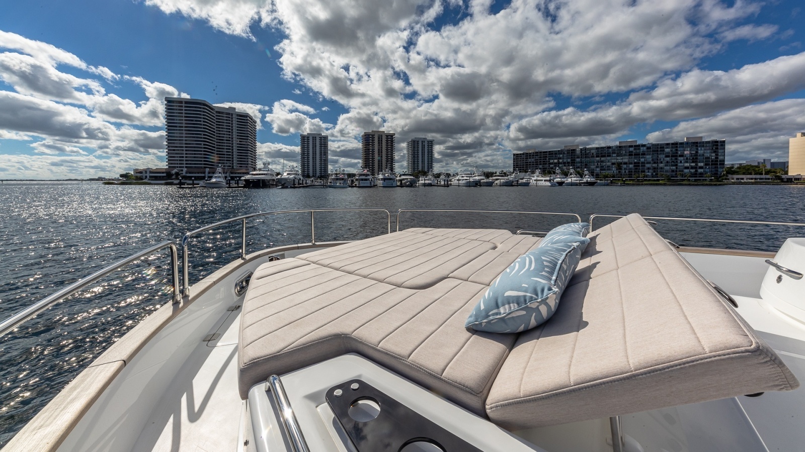 2023 Sirena Flybridge