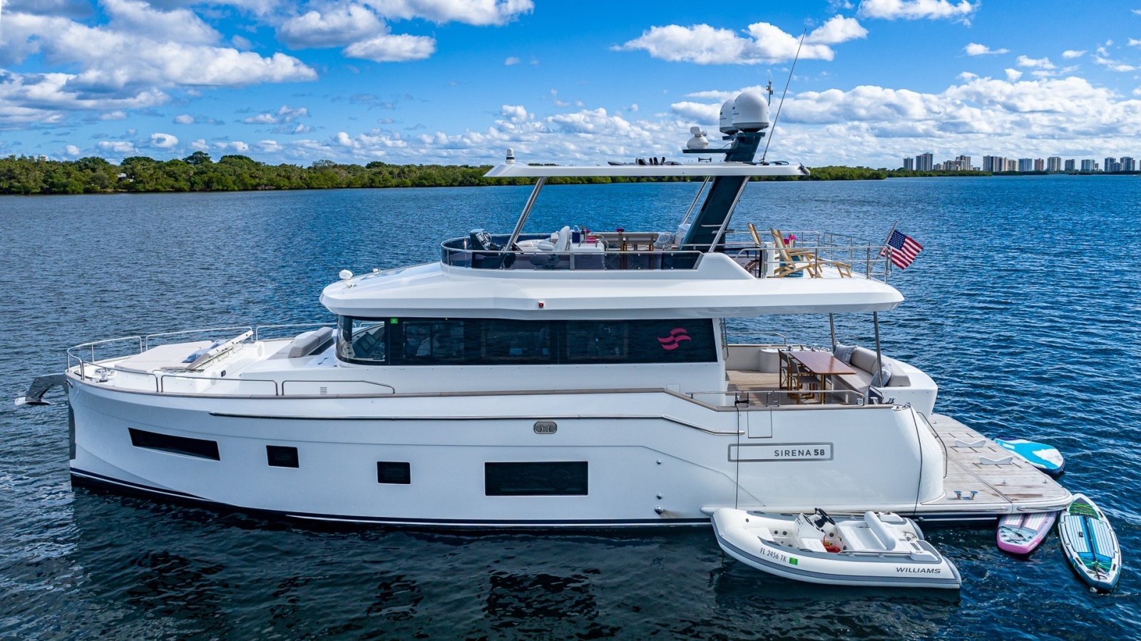 2023 Sirena Flybridge