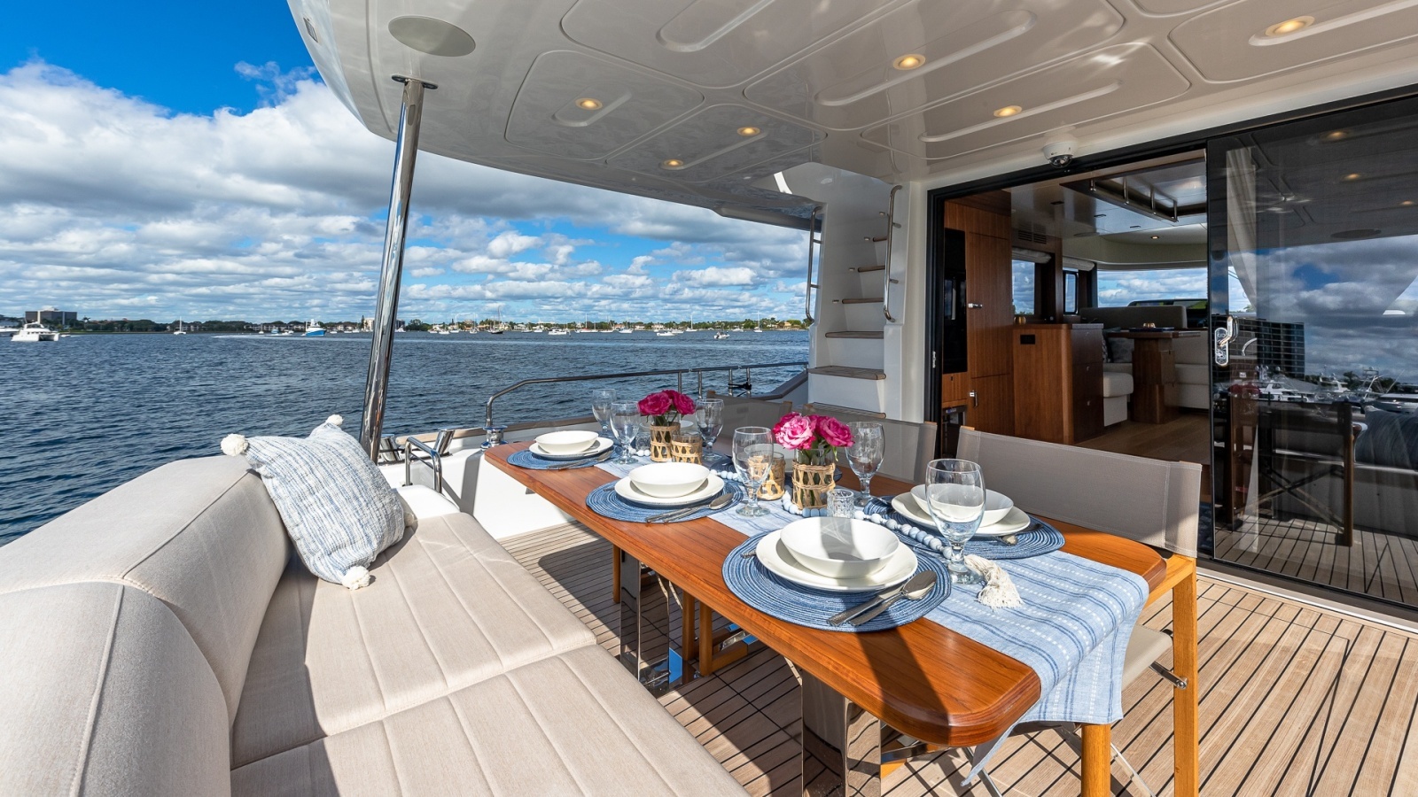 2023 Sirena Flybridge