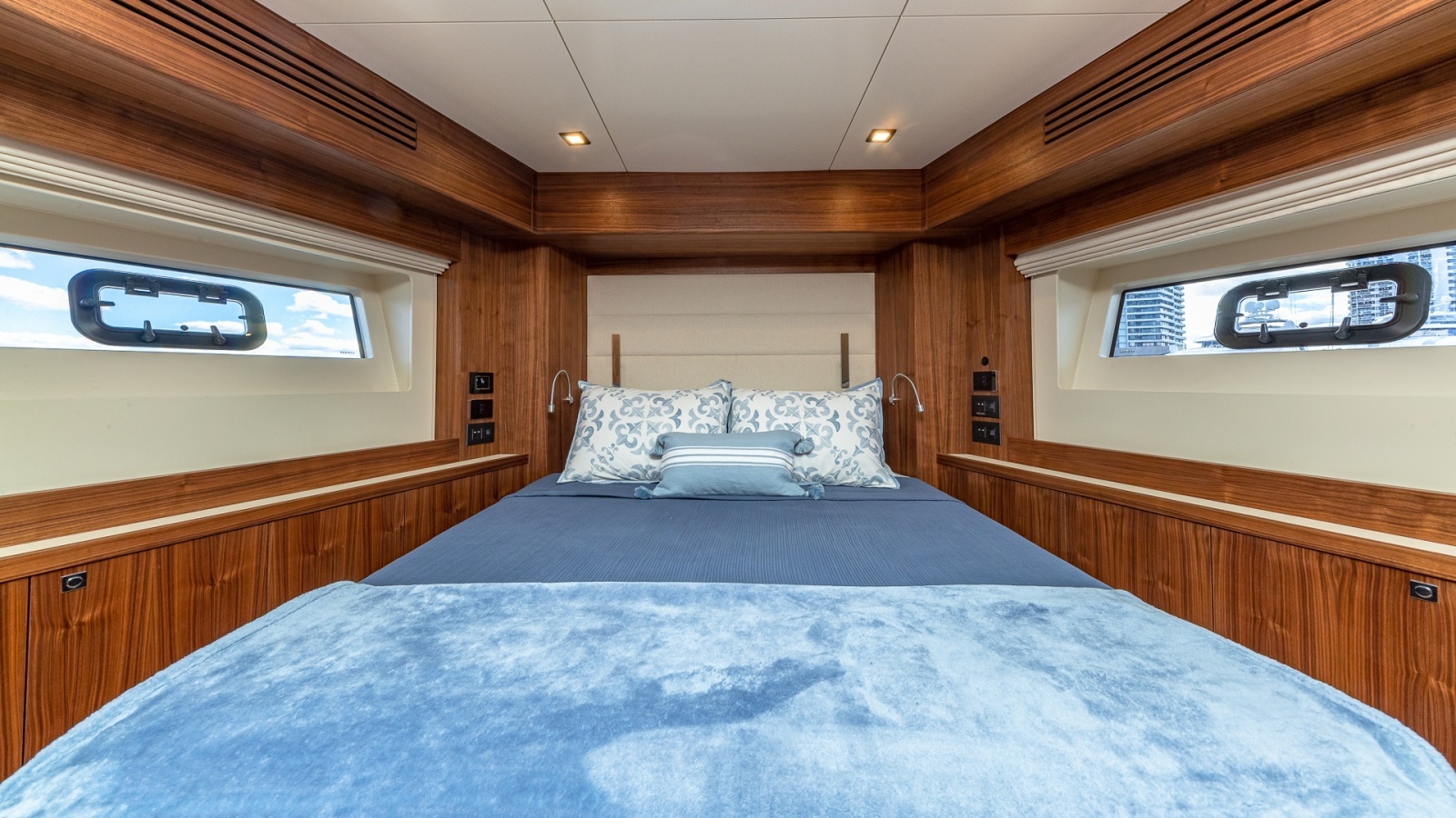 2023 Sirena Flybridge