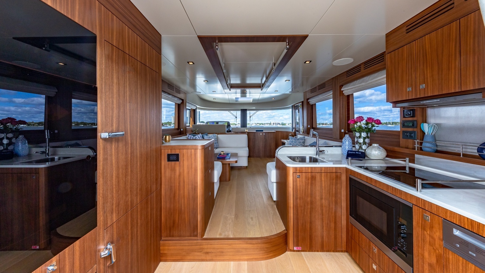 2023 Sirena Flybridge