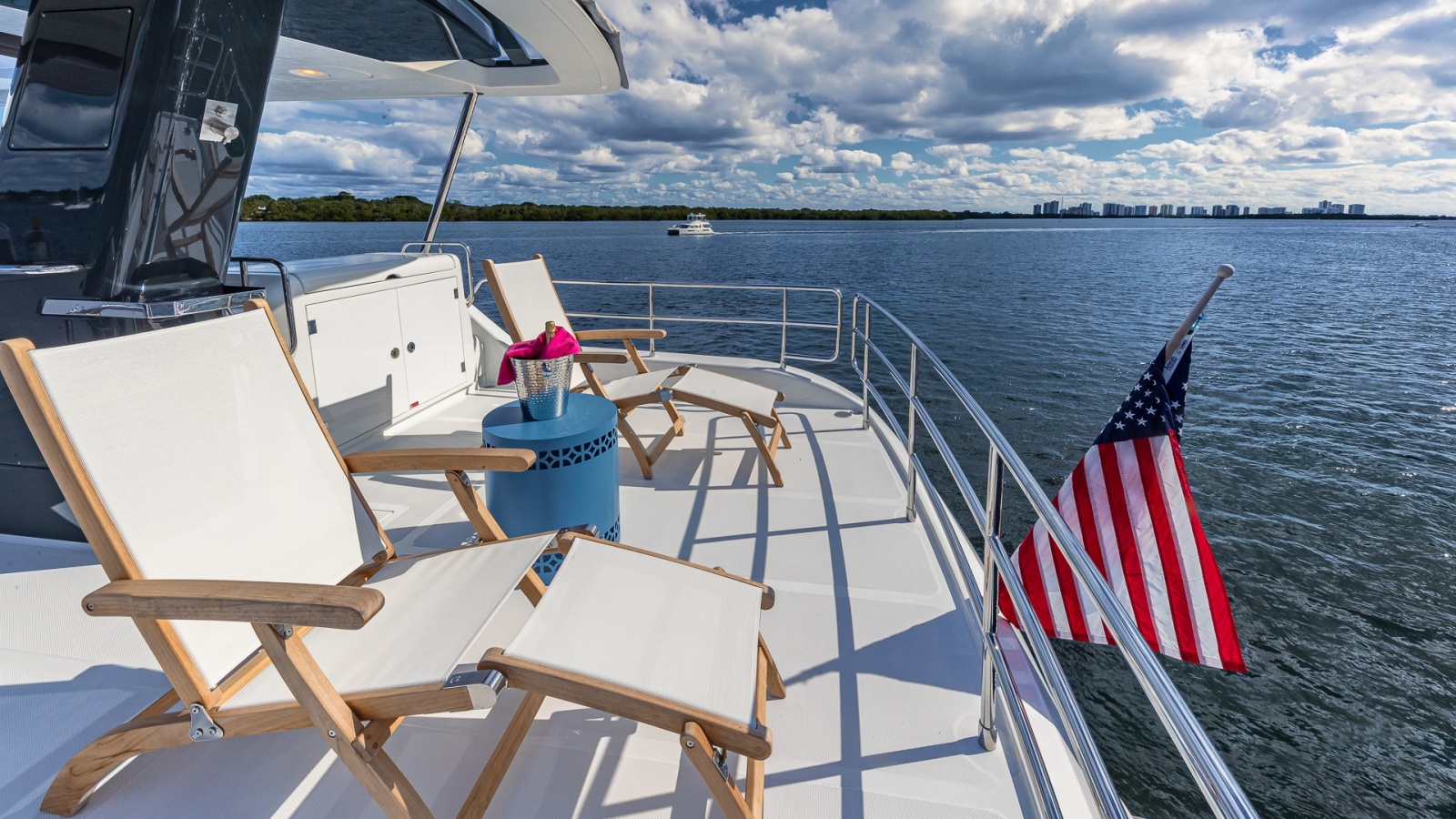 2023 Sirena Flybridge