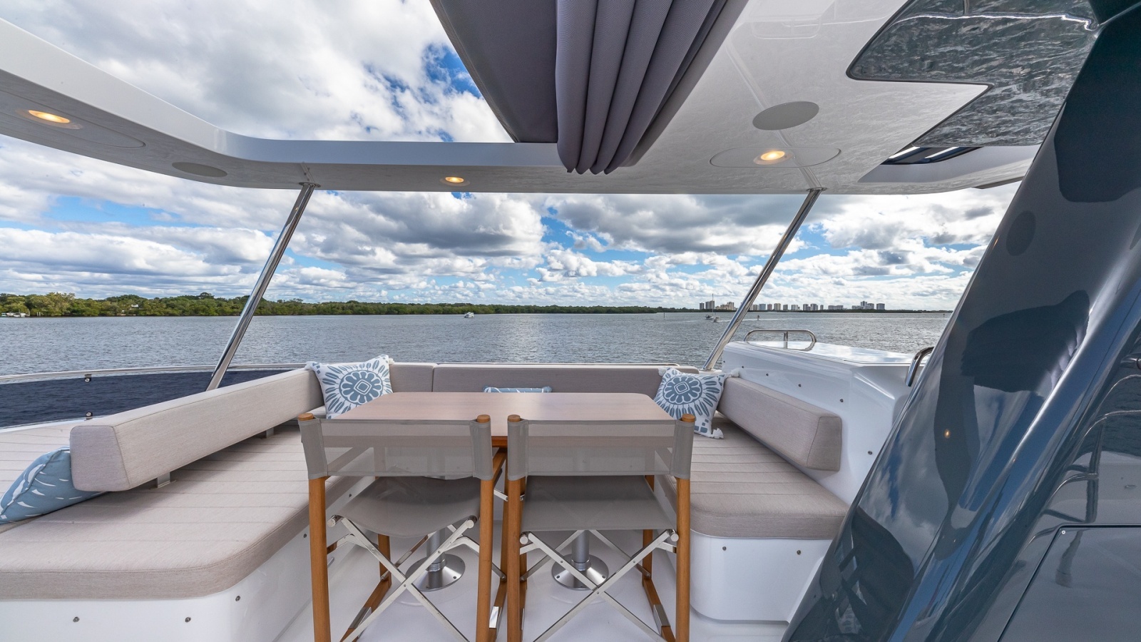 2023 Sirena Flybridge