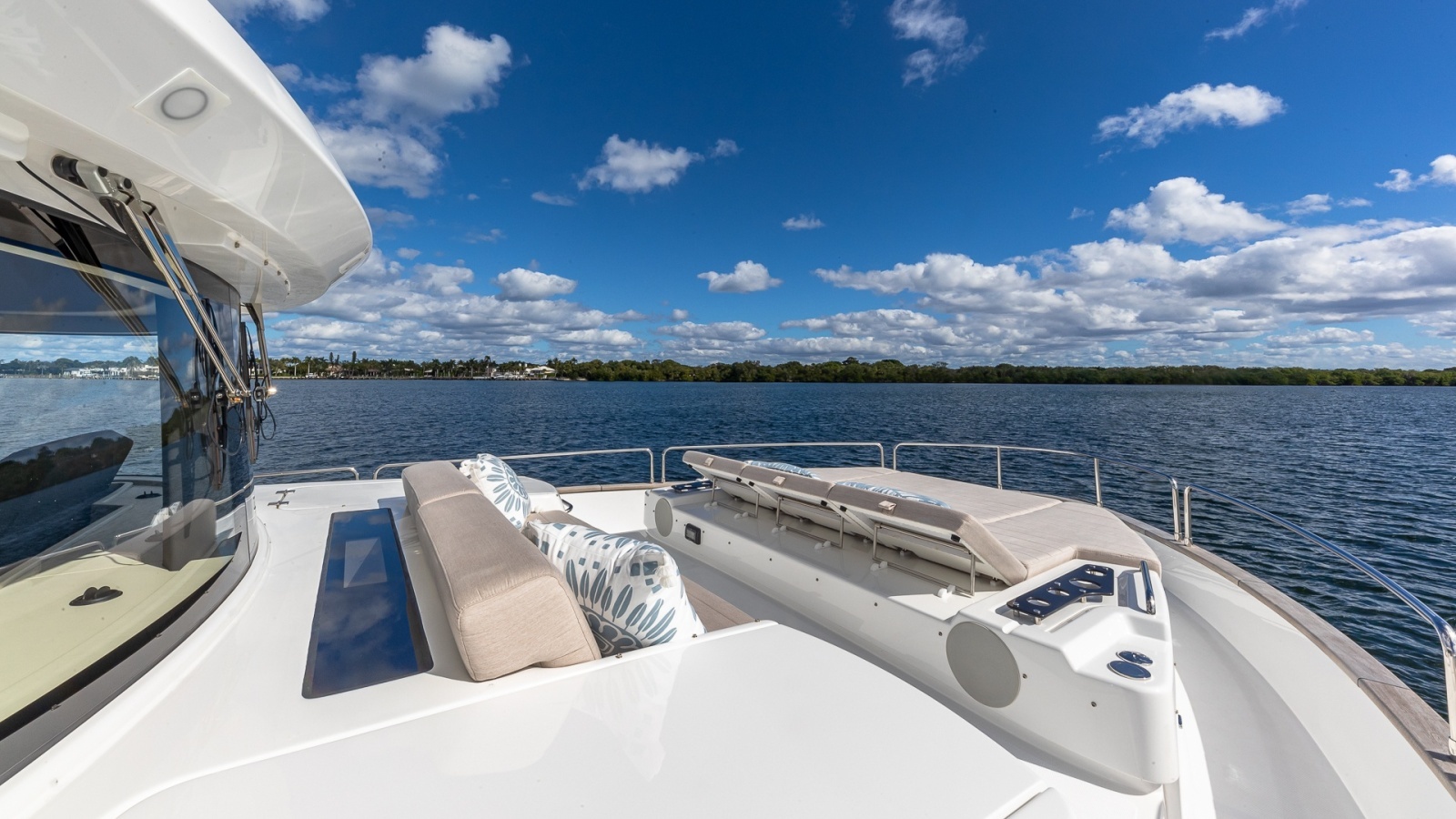 2023 Sirena Flybridge