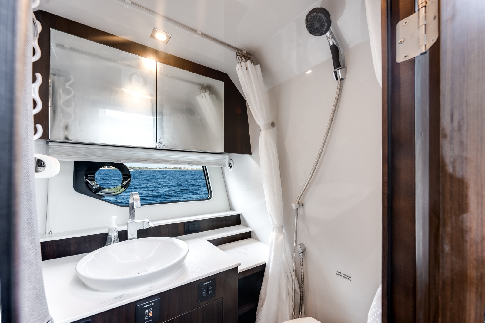 2023 Cruisers Yachts 42 GLS OB