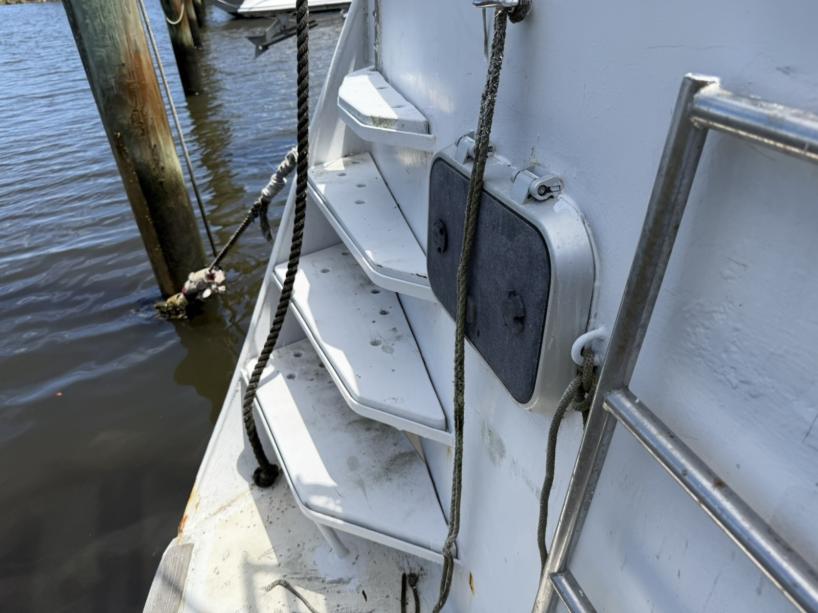 44ft Bruce Roberts Yacht For Sale