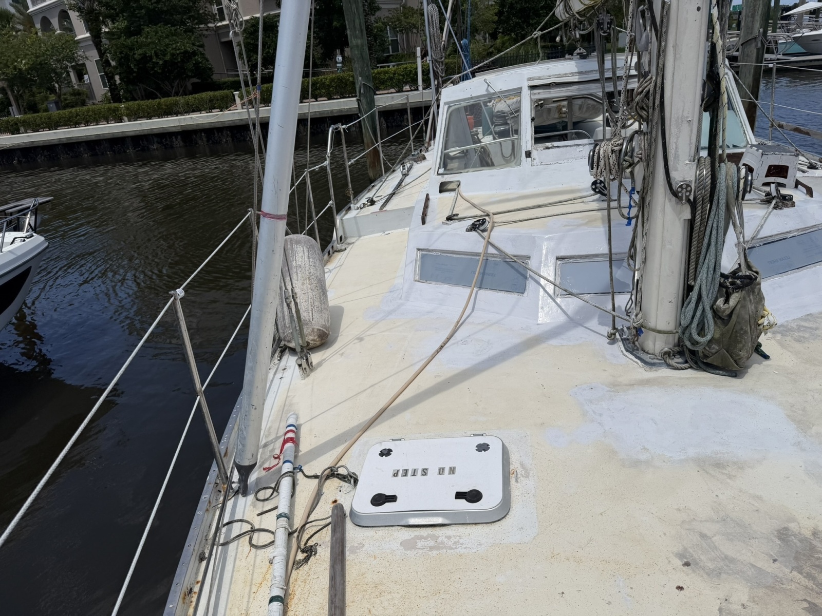 44ft Bruce Roberts Yacht For Sale