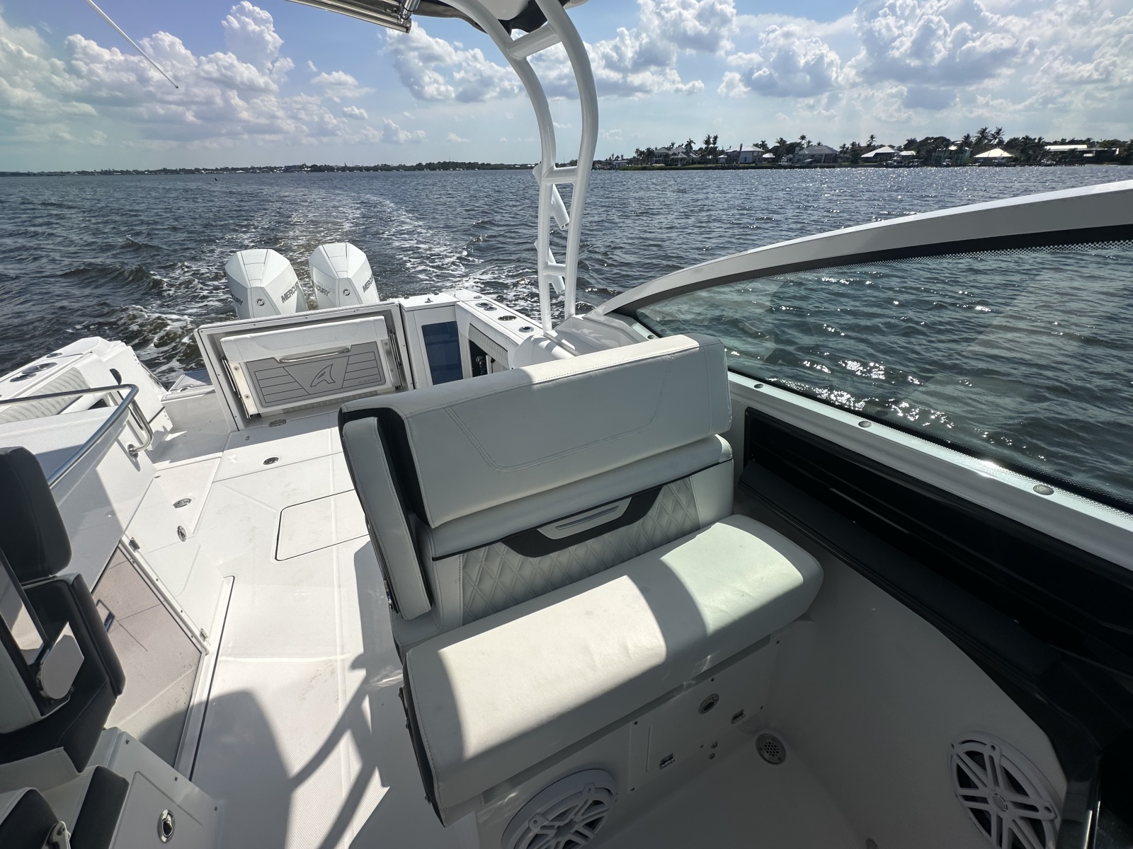 2024 Blackfin 272DC