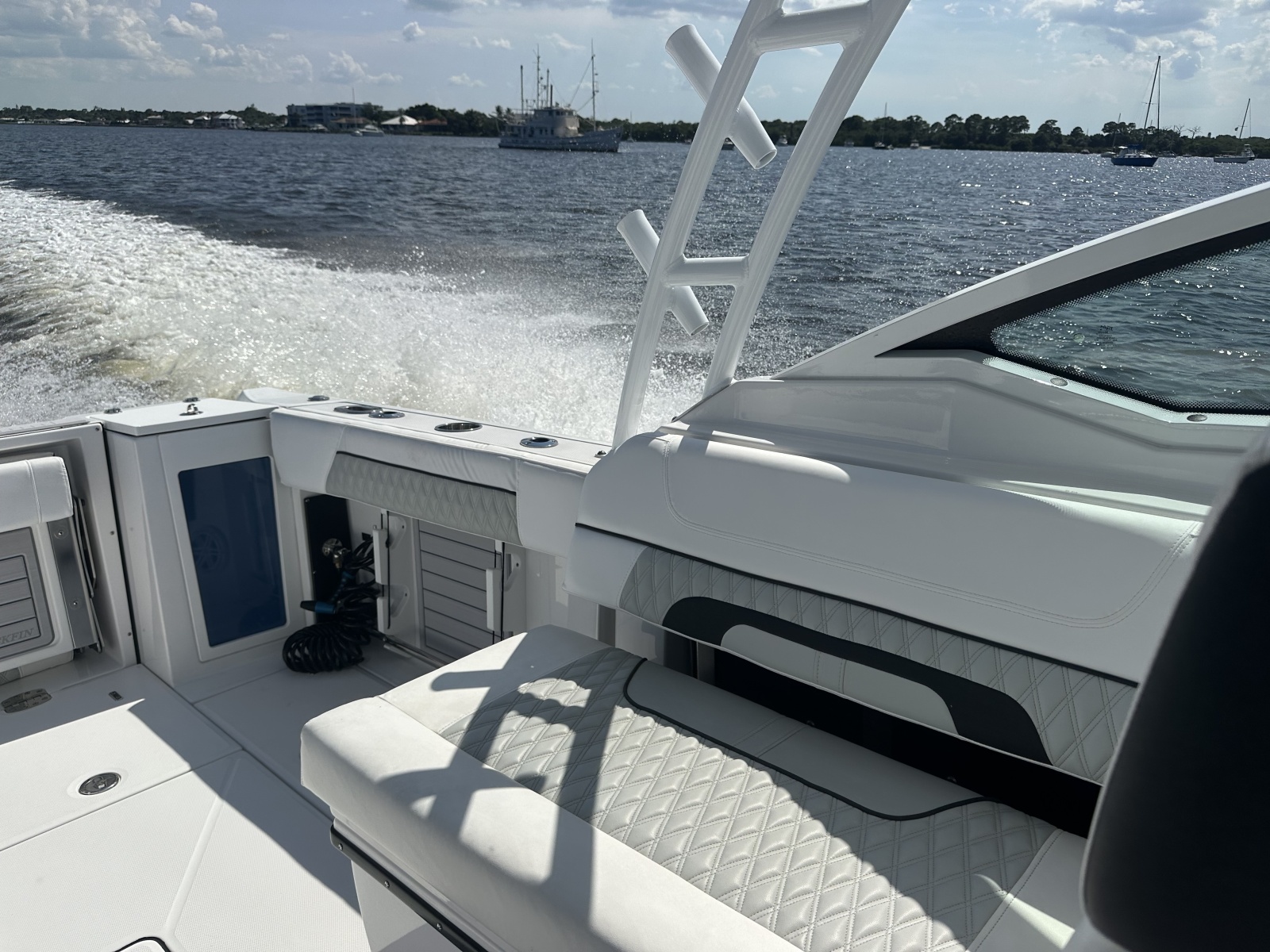 2024 Blackfin 272DC