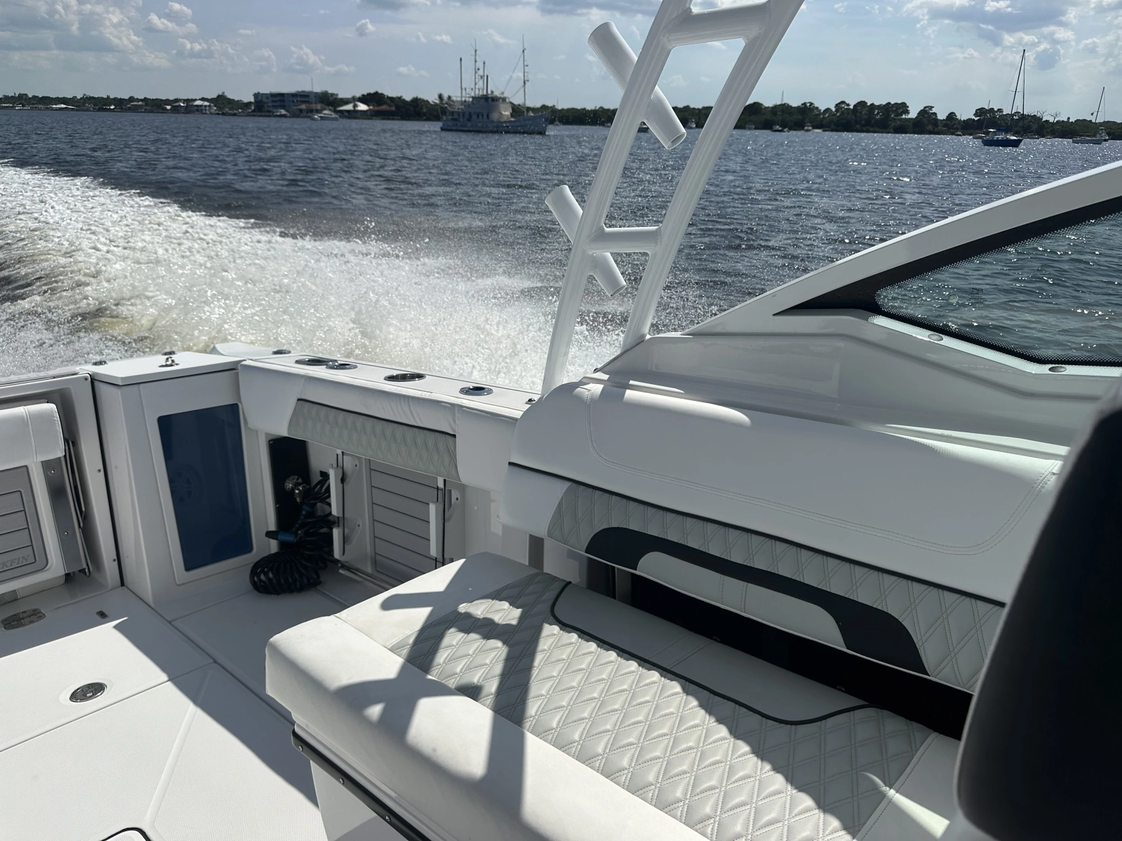 2024 Blackfin 272DC