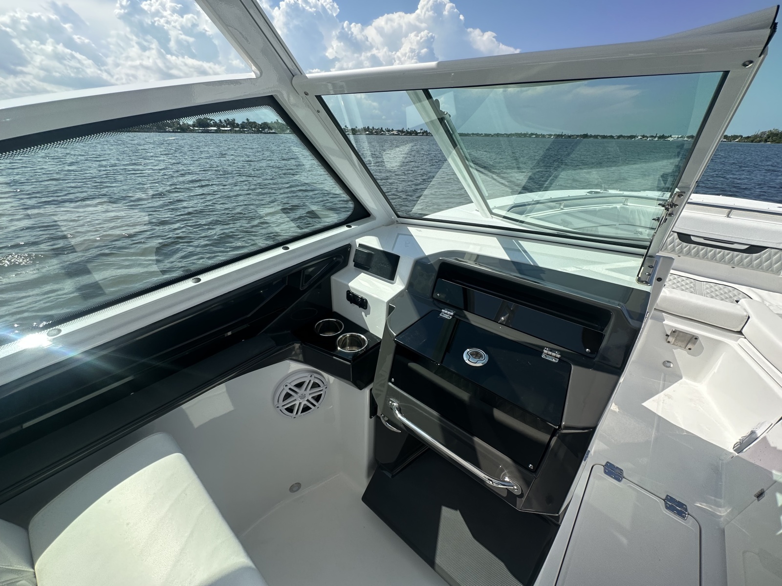 2024 Blackfin 272DC