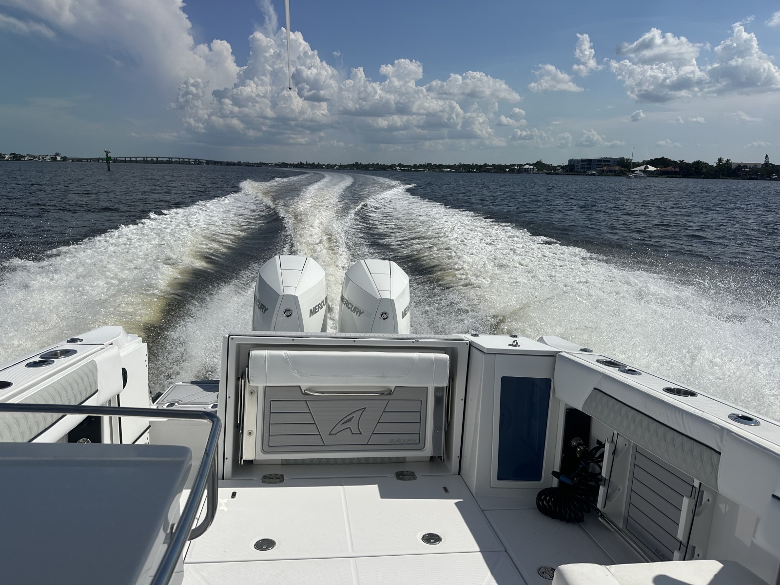 2024 Blackfin 272DC